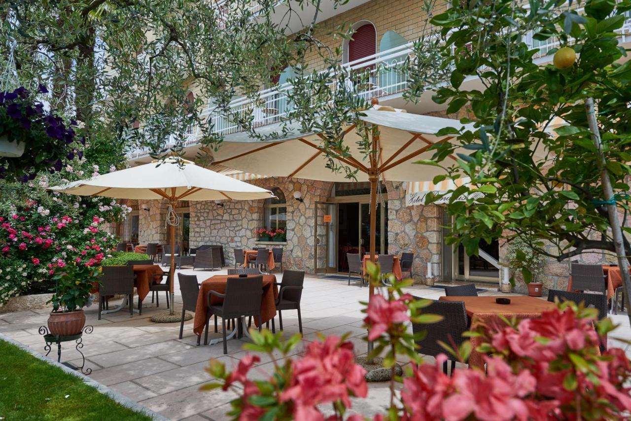 Hotel Benacus Torri Del Benaco Exterior photo