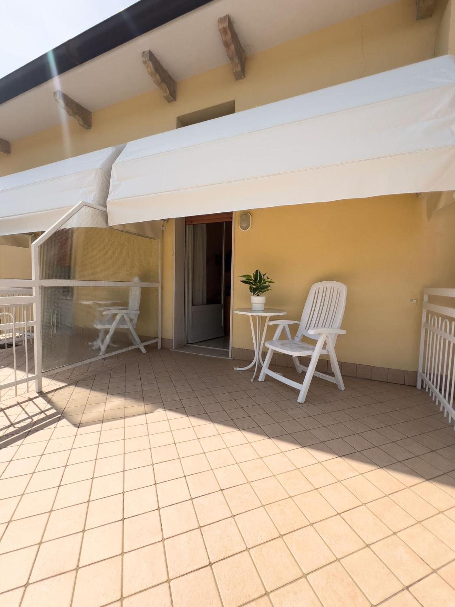 Hotel Benacus Torri Del Benaco Exterior photo