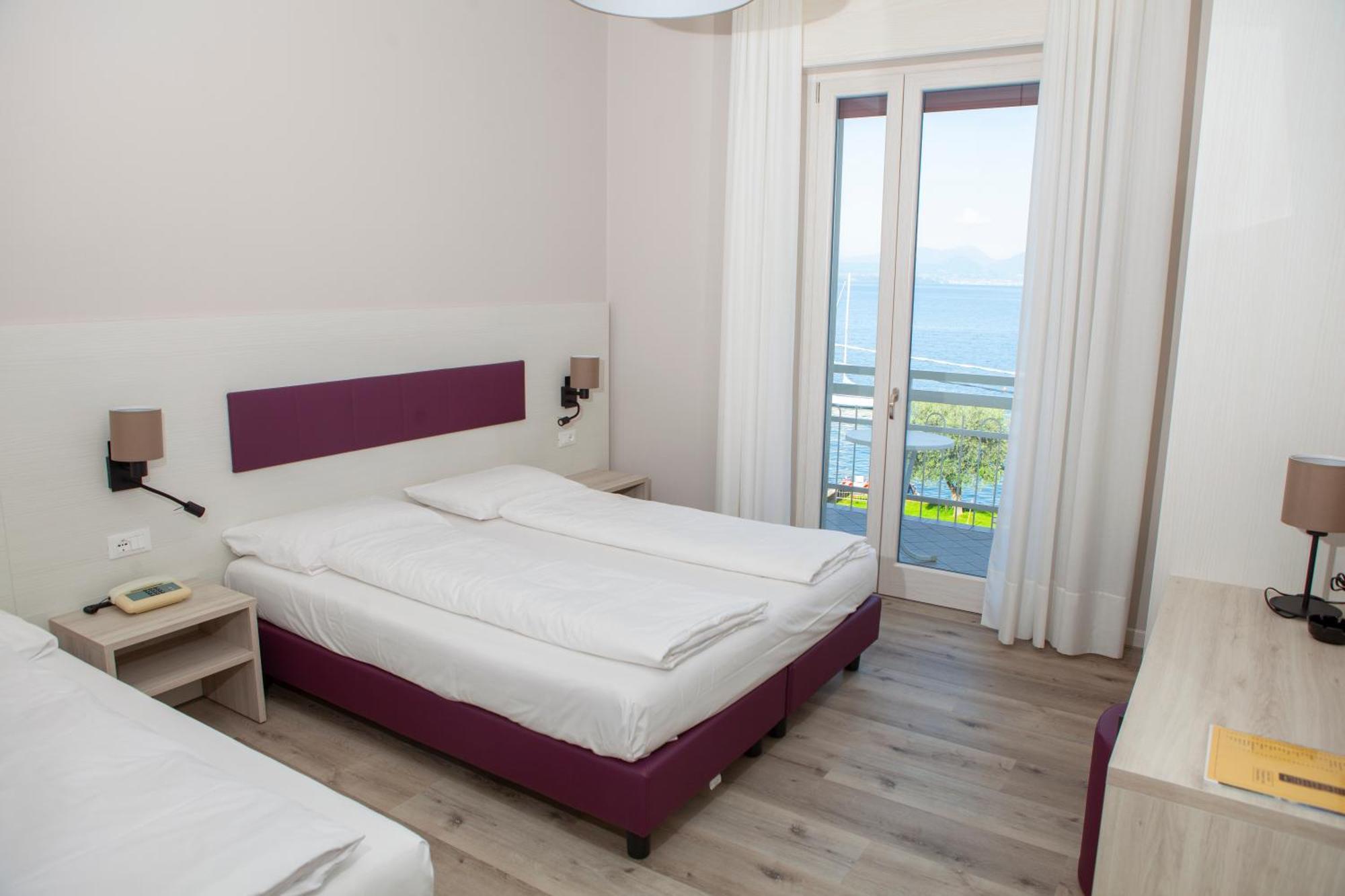 Hotel Benacus Torri Del Benaco Exterior photo